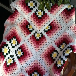 Daisy mitered granny square pattern