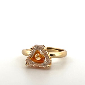 Golden Enhydro Quartz Gemstone Ring with a Clear Moving Bubble