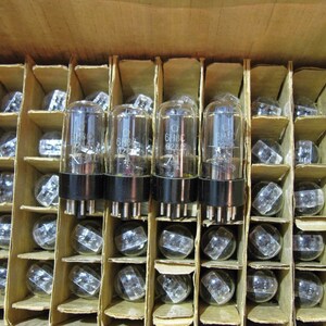 4x 6N8S / 6H8C / 6SN7GT / 6N8P NOUVEAUX tubes double triode NEVZ même date des années 1980