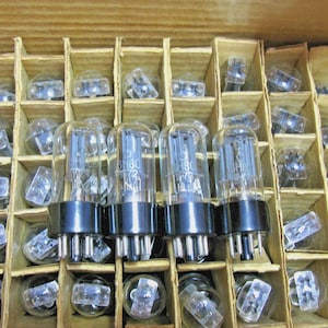 4x 6N8S / 6H8C / 6SN7GT / 6N8P NEW NEVZ Same Date 1970s double triode tubes