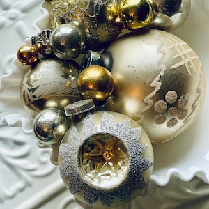 * vintage ornament ❀ 燻しゴールドの オウムさん くま さま】*vintage ornament ❀ 燻しゴールドの オウムさん