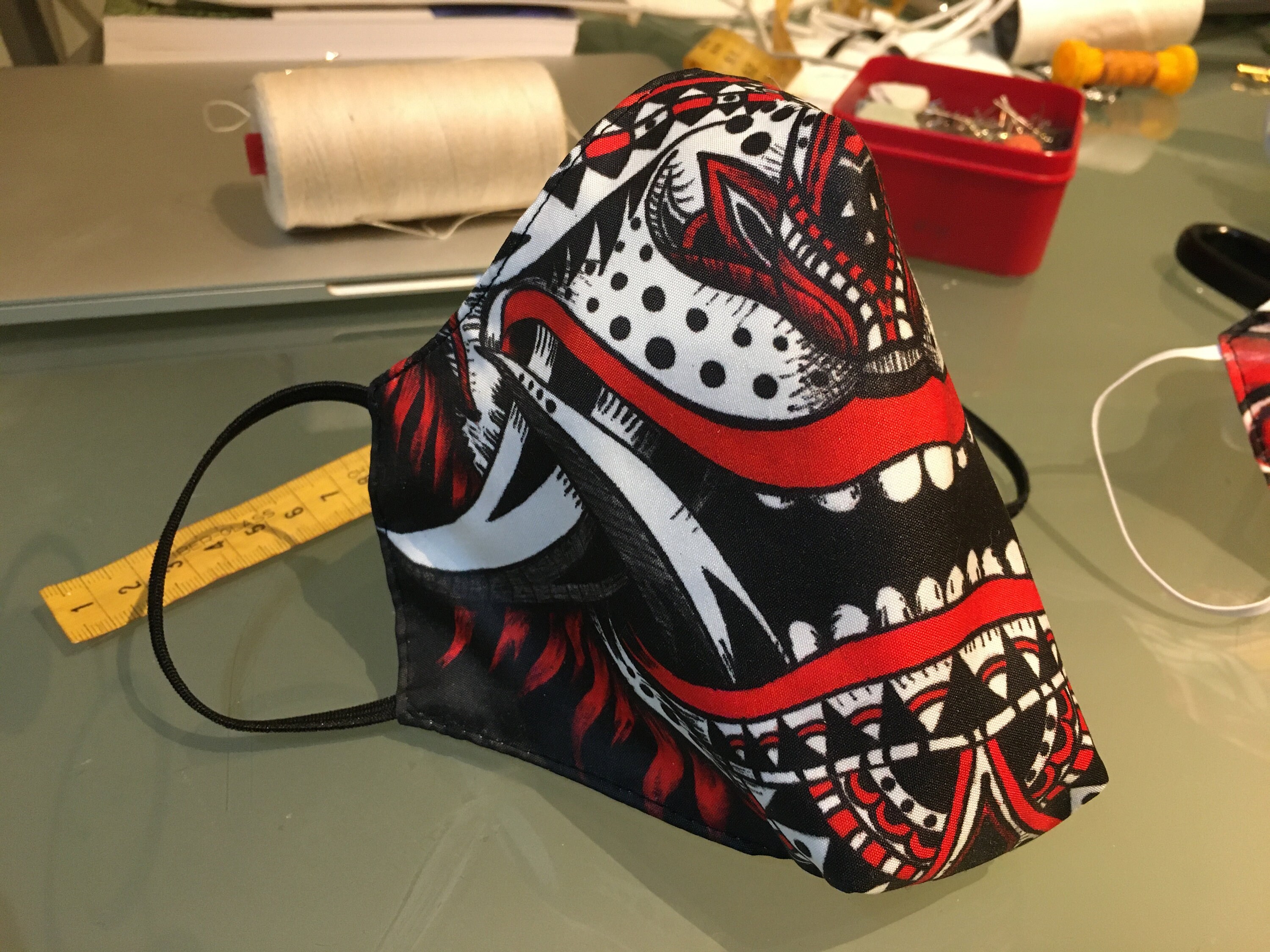 Máscara negra japonesa en forma de guerrero Etsy España