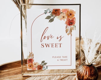 Love Is Sweet Sign Template, Boho Arch, Fall Floral, and Leaves, 5x7 et 8x10 Fall in Love Wedding Sign, Modèle modifiable par HelloLoveCo