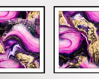 Puede incluir: Dos impresiones de arte abstracto enmarcadas con un diseño de mármol rosa, morado y dorado.