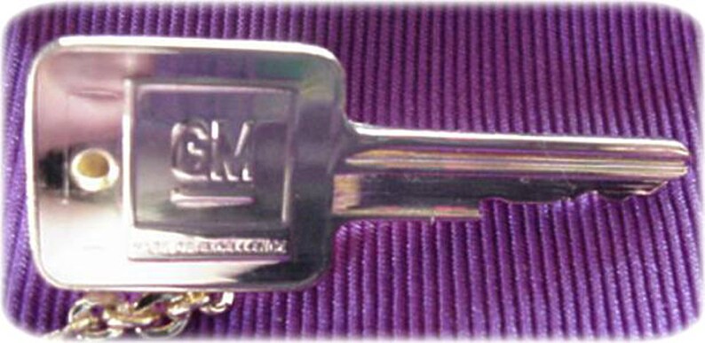 General Motors Key Sweater Guard GM