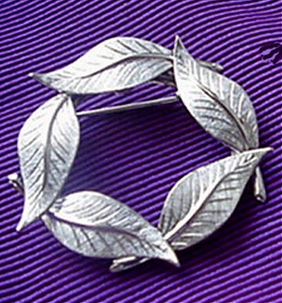 Circle of Leaves Brooch,Wreath - image 1