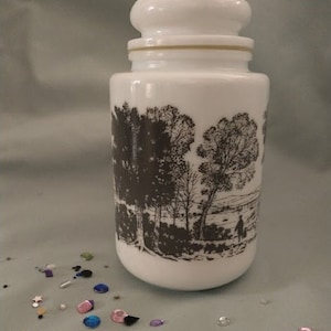 Tarro de cristal blanco con forma de leche vintage con escena campestre