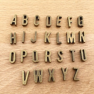 10/20/30 peças amuletos de alfabeto A-Z letras do alfabeto, bronze antigo personalizam iniciais presente letras do alfabeto nome amuletos de joias 6x11mm