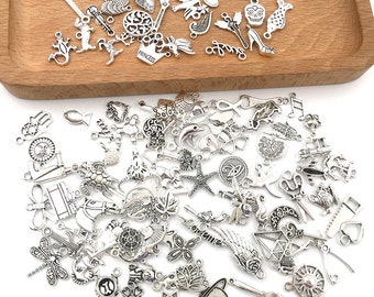 50/100/200 pezzi di ciondoli misti assortiti in massa color argento antico, collezioni di ciondoli misti all'ingrosso, per accessori fai da te fatti a mano