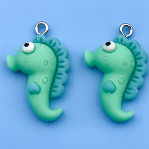 10pcs Fashion Green Resin Seahorse Pendant Accessories For Women Necklace Bracelet For DIY Jewelry Making