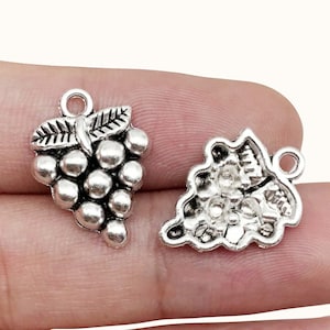 10/20/30pcs 14*20mm Vintage Grape Design Charms Alloy Fruit Pendants for DIY Bracelet Necklace Jewelry Making Accessories