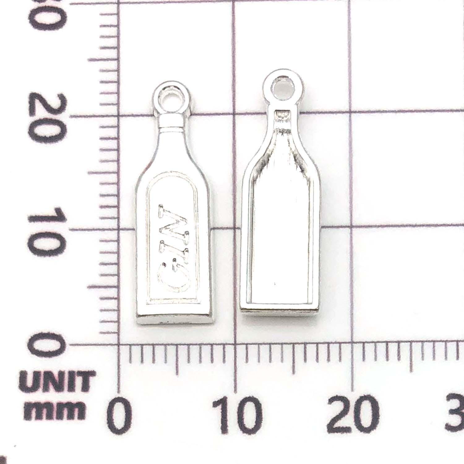 Elegante collana con ciondolo a forma di bottiglia di vino