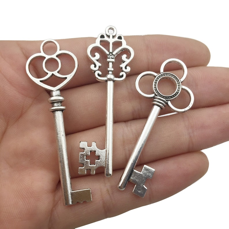 30 PCS Big Skeleton Key Charms Collection Mixed Antique Silver Steampunk Gear Wedding Heart Key Metal Pendants for Jewelry Making M103