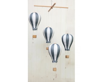 Mobiel stoffen heteluchtballon, hangend grijs en wit kinderkamerdecor, wiegmobiel jongens