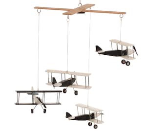 Giostrina per culla in legno a tema aereo, decorazione per la cameretta a tema aviazione, giostrina per culla bianca e nera, regalo per baby shower a tema pilota.
