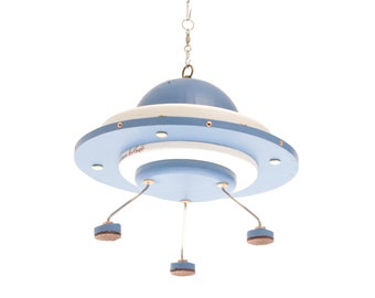 Décoration suspendue OVNI en bois fabriquée à la main, vaisseau spatial de science-fiction pour chambre d'enfant pour garçons