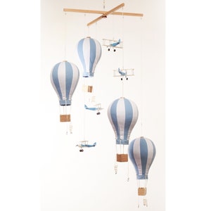Móvil de techo con globo aerostático y avión, globos de tela, avión de madera, decoración de habitación infantil con temática de viajes, azul y blanco, decoración colgante para habitación infantil, regalo