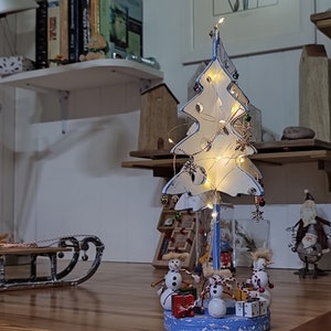 Verlichte houten witte kerstboom, handgemaakt, op batterijen gewikkelde led, kerstversiering, kerstverlichting, lantaarn voor kerstbomen, boomverlichting