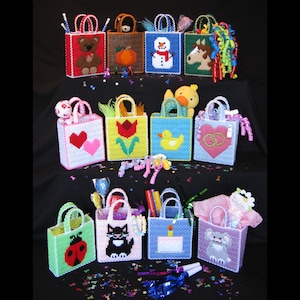 Download patroon op plastic canvas - 12 kleine feesttassen