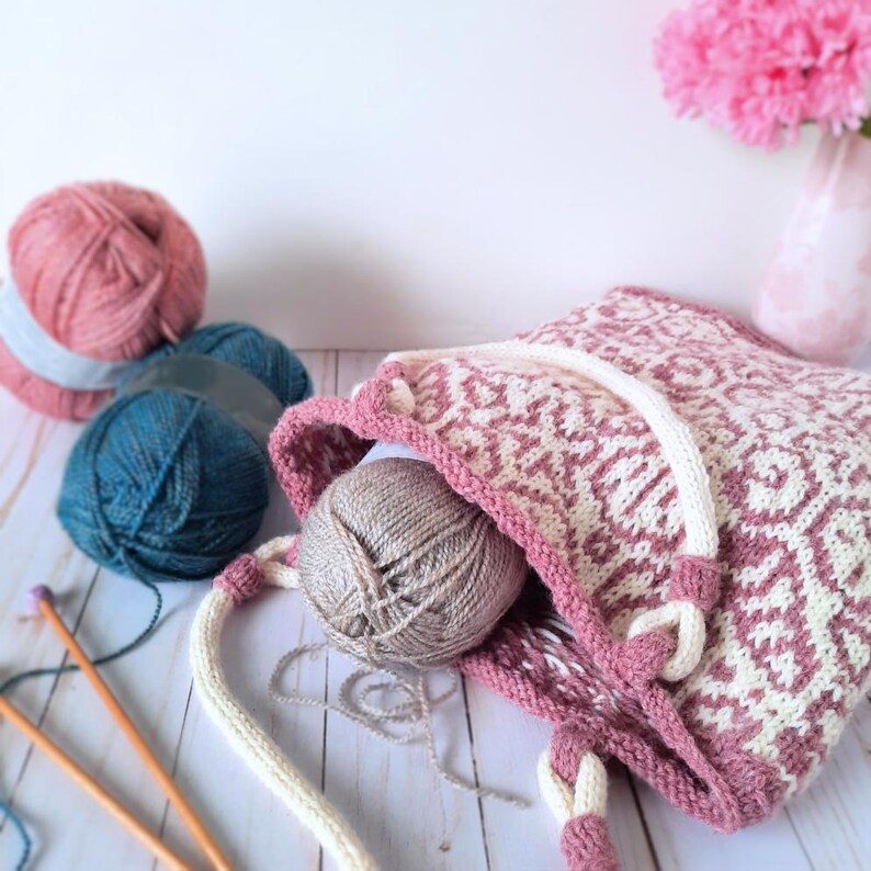 Seashells Tote being used for a knitting project