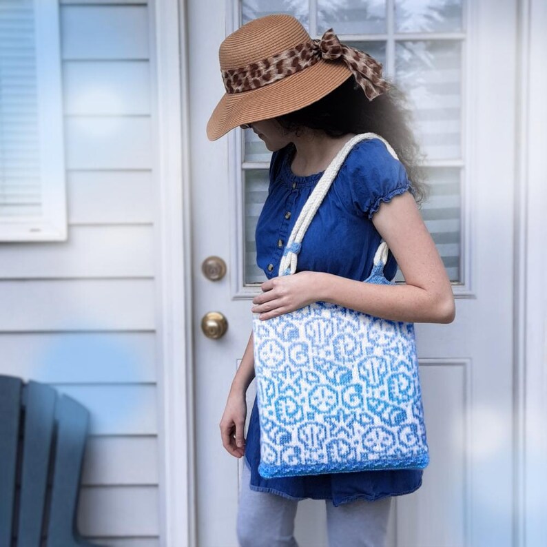 Seashells Tote with model