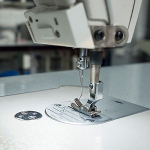 Conjunto de pies prensatelas para máquinas de coser industriales estándar, prensatelas Susur genuino, compatible con Brother, Singer, Juki imagen 8