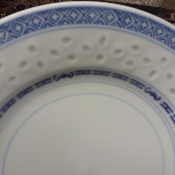 Rice Flower by Tienshan 'No Flower dinner plate. Circa 1960's. Classic blue and white porcelain