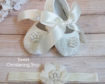 lace baby shoes