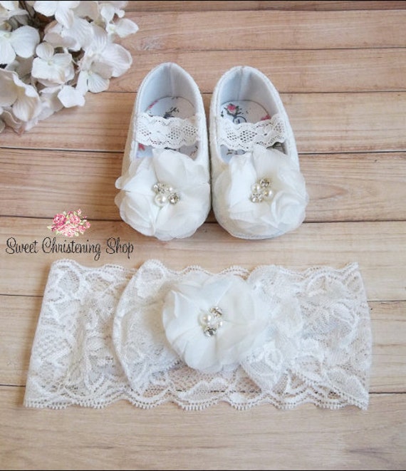 BABY GIRLS BOYS PLAIN SATIN BIB LACE EDGE CHRISTENING WEDDING WHITE IVORY CREAM