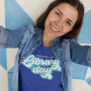 T-Shirt Librarian Gift – Everybody Loves Library Day Shirt, Elementary Library Tee, Media Specialist, Reading Teacher Gift, Book Lover Tee