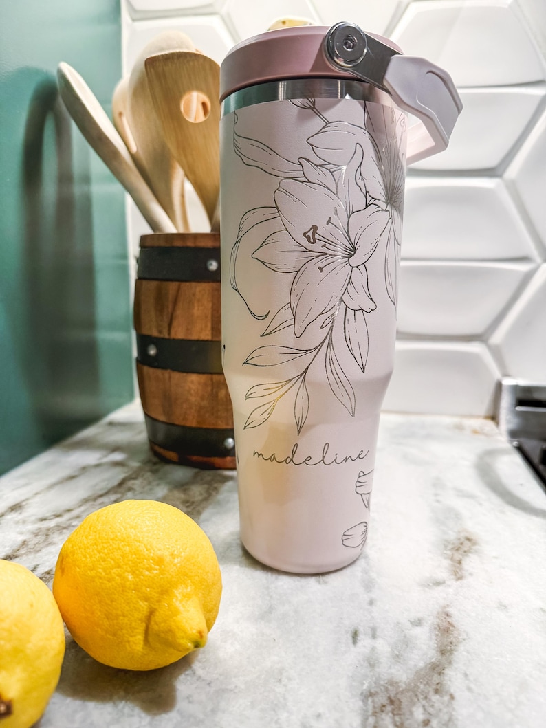 Custom Lily Floral Stanley© Engraved Tumbler Flowers Stainless Steel Cup Nature Lover Gift imagen 2