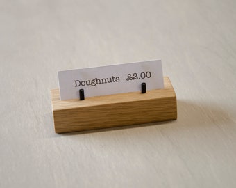 Letrero de mostrador, expositor de tarjetas, letrero de precio de venta al público fabricado en roble macizo con detalles en negro