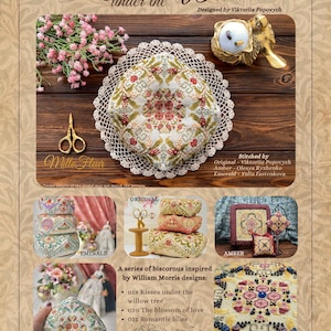 Pode incluir: Um cartaz decorativo com desenhos de ponto cruz, incluindo "Kisses Under the Willow Tree". O design principal está sobre uma toalha de renda branca, com um pássaro dourado e flores cor-de-rosa. São mostrados outros exemplos de trabalhos de ponto cruz.