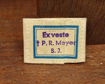Religiöser Vintage-Faltreliquiar mit Inschrift in deutscher Bedeutung "IHS Ex-Veste P.R. Mayer S.J - Papier - Schreinreliquiar