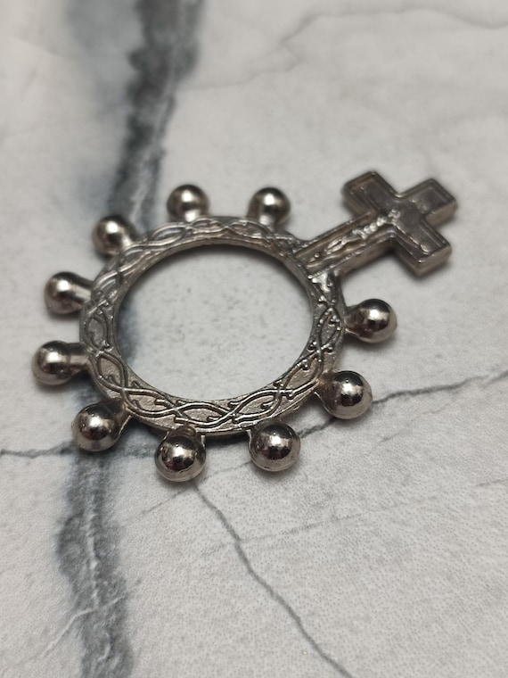 宗教的な指のロザリオリング - イタリアの十字架 - Etsy 日本