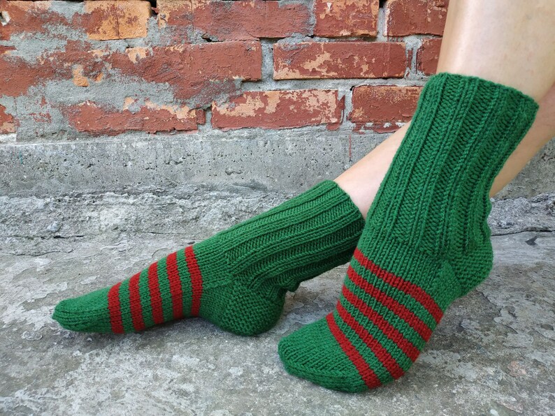 Dunkelgrün rot gestreifte Socken Damen Weihnachtswolle | Etsy