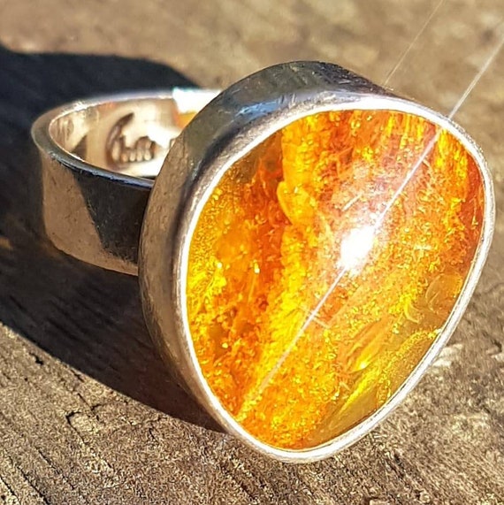 Simple Honeycomb natural Amber Ring