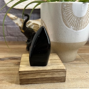 Ambre naturel d&#39;Indonésie de forme libre : cristal de résine d&#39;arbre fossilisée (2,7 x 1,4 po., 41 g)