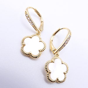GORGEOUS Dainty Lightweight 18kt Gold Plated 5 Petal Mother Pearl Shell Clover Flower Crystals Leverback Petite Earrings, FREE SHIPPING!