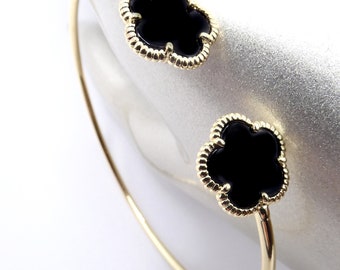 EXQUISITE 18kt Gold Plated Black Onyx 5 Petal Clover Flower End Tips Thin Cuff Bracelet, Dainty, Minimalist, FREE SHIPPING!!