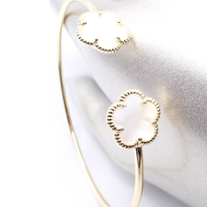 EXQUISITE 18kt Gold Plated Mother Pearl Shell 5 Petal Clover Flower End Tips Thin Cuff Bracelet, Dainty, Minimalist, FREE SHIPPING!!