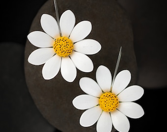 White Daisy Paper Quilled Earrings – Hypoallergenic Hooks, Lightweight