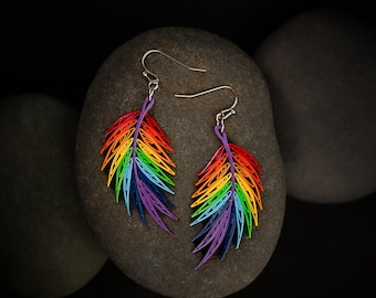 Pendientes de filigrana de papel con plumas arcoíris / Joyería ligera que destaca el orgullo LGBTQ+