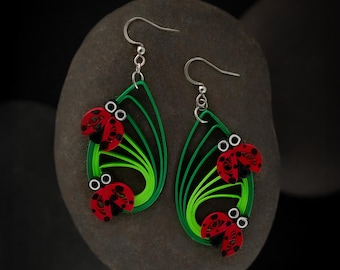 Pendientes de filigrana de papel con forma de hoja de mariquita / Joyería artesanal inspirada en la naturaleza (Regalo de aniversario de papel)
