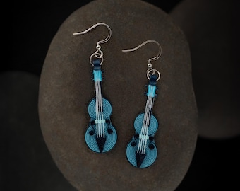 Pendientes de violín azul con filigrana: un regalo ecológico para amantes de la música