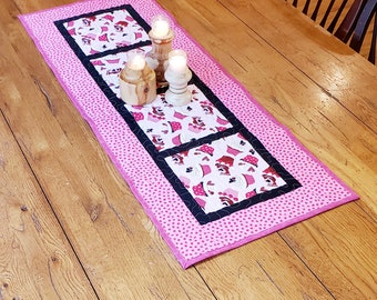 Valentine's day quilted table runner, Country farmhouse decor, Romantic centerpiece, Dining buffet entry table topper. Cupcake theme