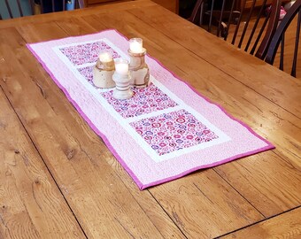 Valentine's day quilted table runner, Country farmhouse decor, Romantic centerpiece, Dining buffet entry table topper. Hearts and flowers