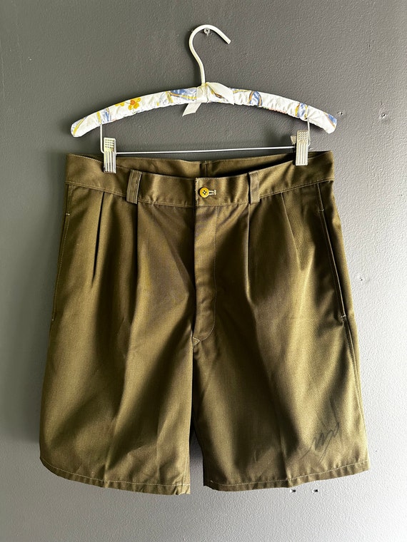 1970s military green men’s shorts