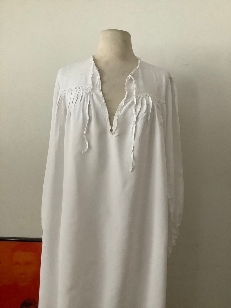 Vintage 1950s/60s white nightgown image 4