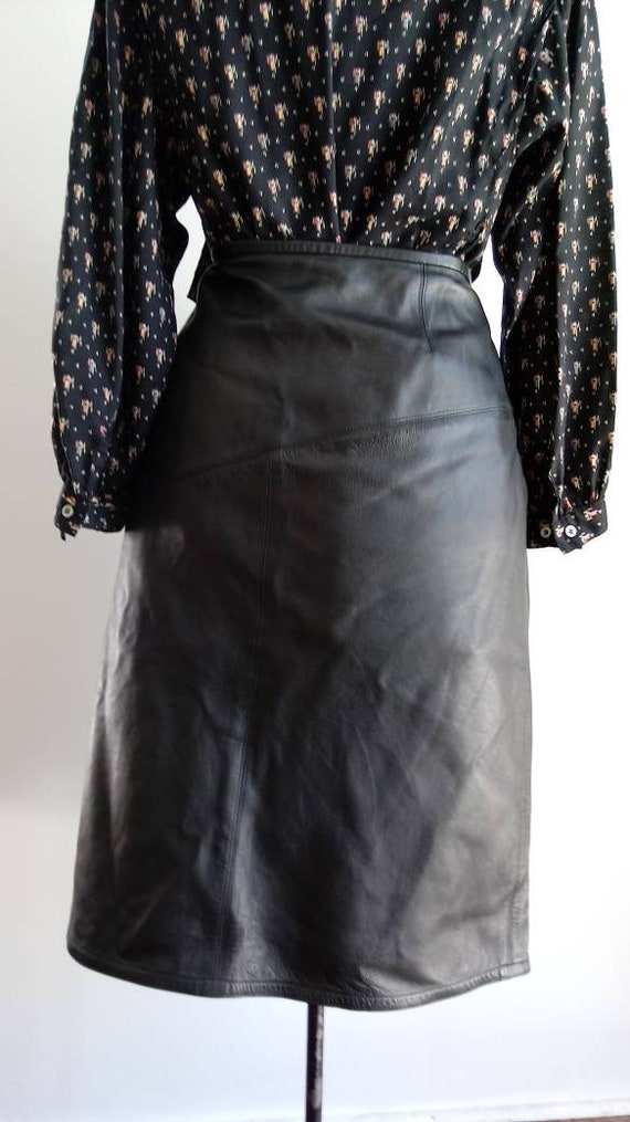 1980s Jean Muir - vintage leather skirt - black l… - image 2